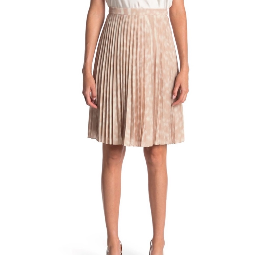🤎 Burberry Soft Fawn Pleated Skirt ***Last chance***🤎